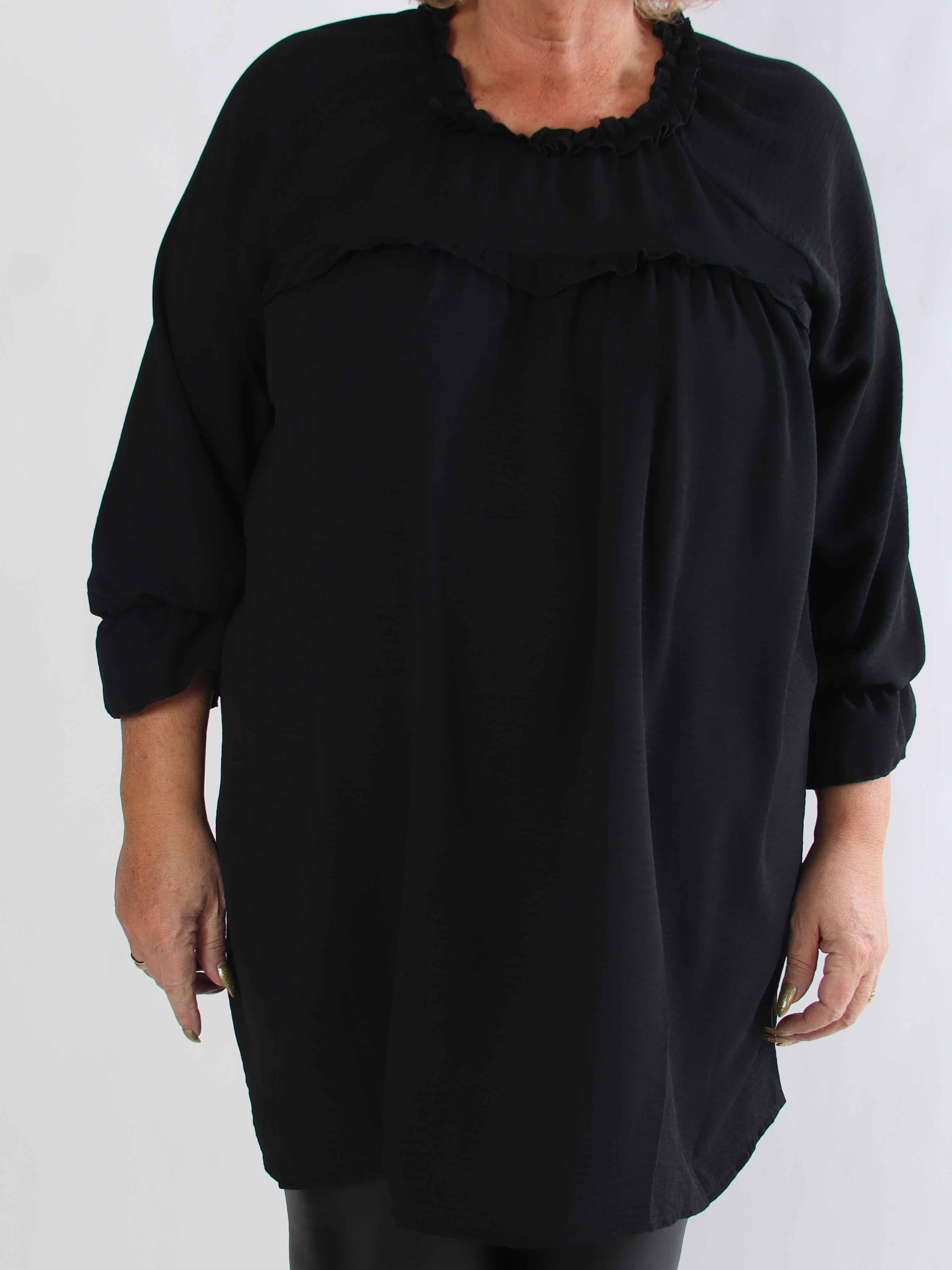 Waleria - Sød plus size kjole i viskose med fine flæsedetaljer